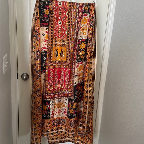 Duppatta stole silk red black Floral Multicolor printed gold sequins. Full size - Picture 7 of 9